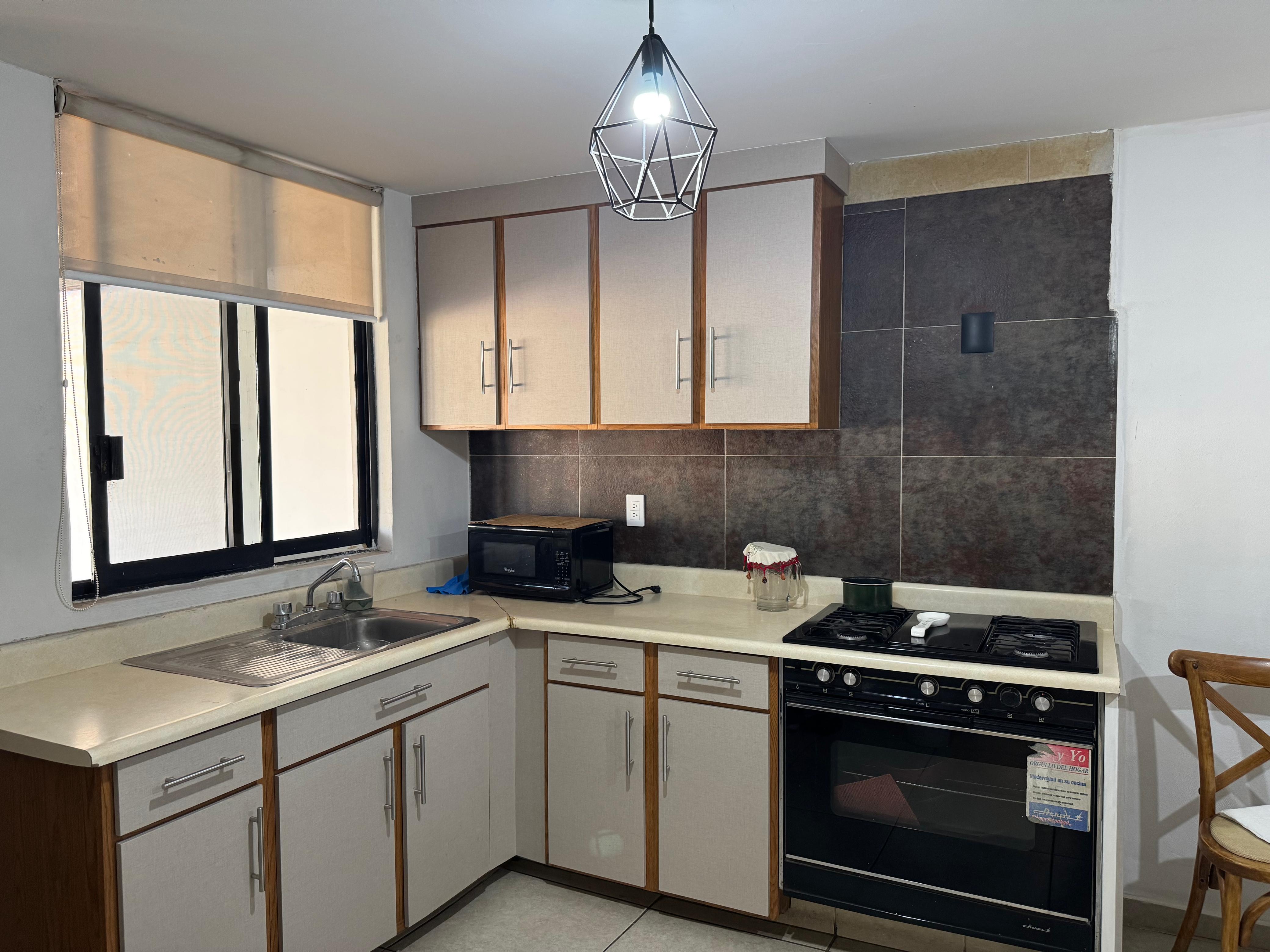 CASA EN VENTA EN PRIVADO CON ALBERCA EN LE�N GTO ZONA NORTE